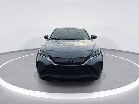 Used 2022 Toyota Venza LE image 3