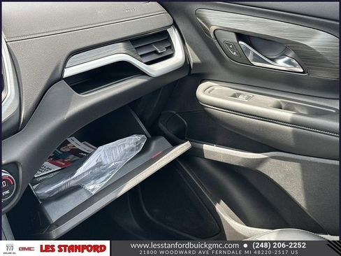 Used 2024 GMC Terrain SLT w/ Tech Package FWD image 33