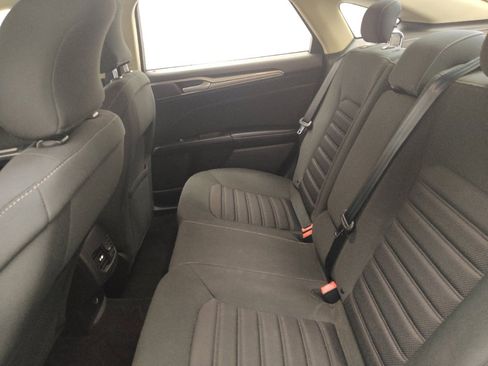 Used 2019 Ford Fusion SE FWD image 18