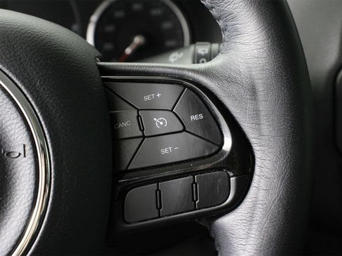 Used 2017 Jeep Renegade Altitude image 11