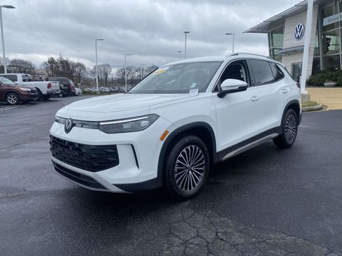 Certified 2025 Volkswagen Tiguan S w/ 18" Wheel Package image 3