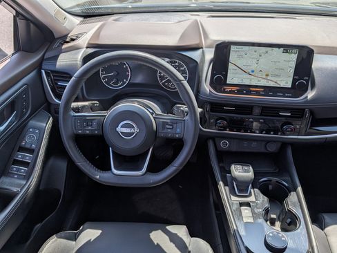 Used 2023 Nissan Rogue SL w/ SL Premium Package image 17