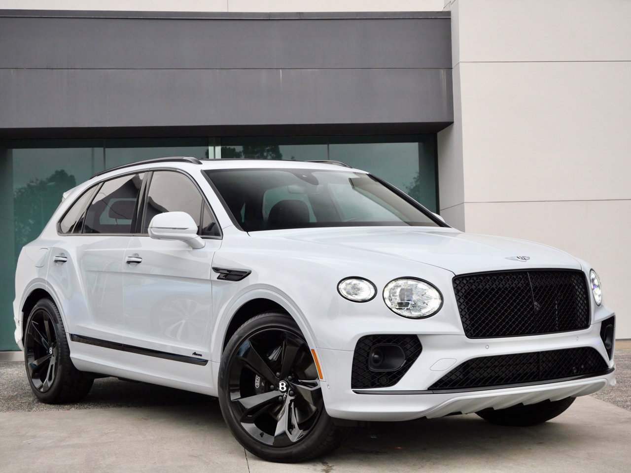 Used 2023 Bentley Bentayga AWD/4WD image 1