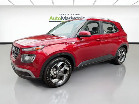 Used 2024 Hyundai Venue SEL FWD image 3