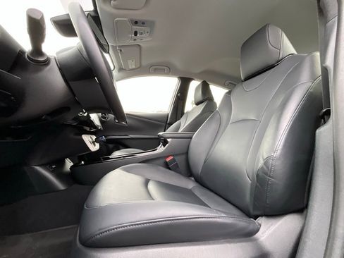 Used 2017 Toyota Prius Prime Advanced image 11