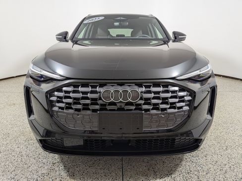 Certified 2025 Audi Q5 Prestige image 2