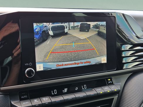 Used 2025 Toyota Camry SE FWD image 20