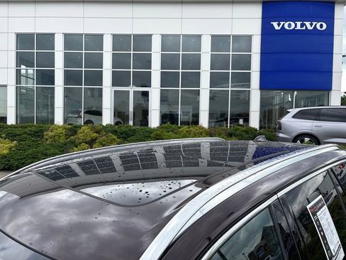 Certified 2025 Volvo XC90 B5 Core w/ Climate Package AWD/4WD image 10