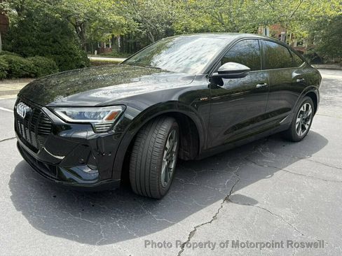 Used 2022 Audi e-tron Premium w/ Convenience Plus Package AWD/4WD image 2