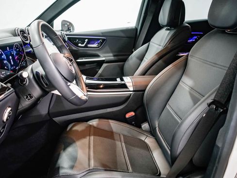 Used 2025 Mercedes-Benz GLC 300 image 16