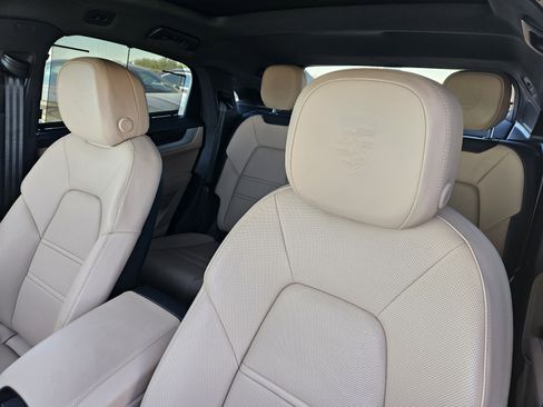 Certified 2025 Porsche Cayenne S image 6