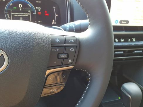 Used 2025 Toyota Camry SE image 22