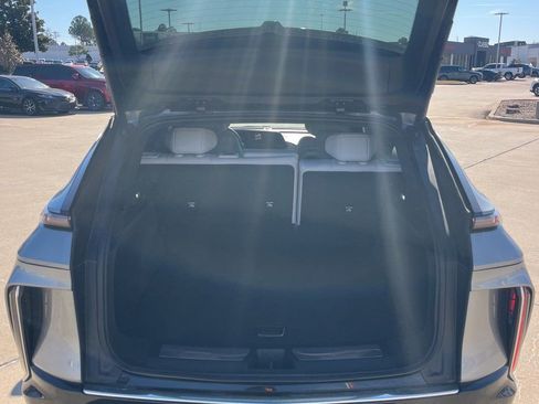 Used 2024 Cadillac Lyriq Luxury image 9