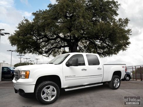 Used 2014 GMC Sierra 2500 Denali w/ Suspension Package, Off-Road image 1