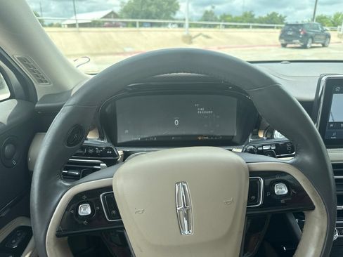 Used 2021 Lincoln Corsair Reserve w/ Elements Package FWD image 11