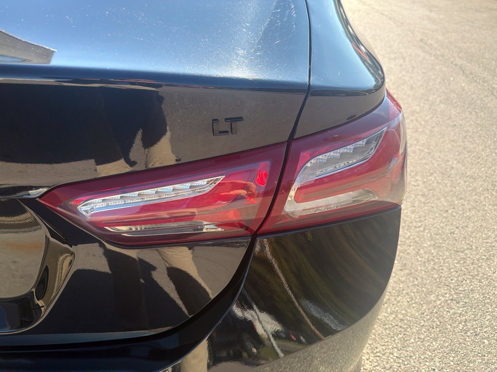 Used 2021 Chevrolet Malibu LT w/ Leather Package FWD image 5