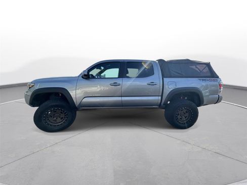 Used 2020 Toyota Tacoma TRD Off-Road w/ Technology Package AWD/4WD image 9