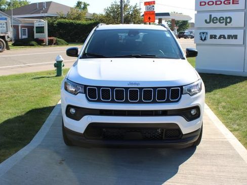 Used 2023 Jeep Compass Latitude AWD/4WD image 4