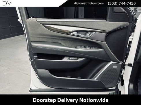 Used 2017 Cadillac Escalade ESV Platinum AWD/4WD image 30