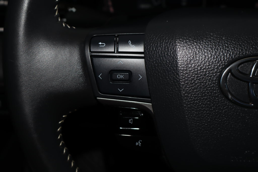Used 2025 Toyota Camry SE FWD image 18