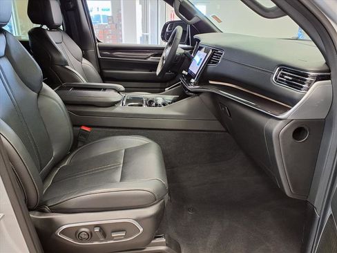 Used 2024 Jeep Wagoneer 2WD image 10