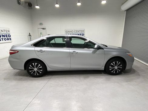 Used 2016 Toyota Camry LE FWD image 9