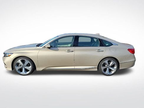 Used 2018 Honda Accord Touring image 2