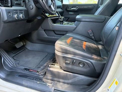 Used 2022 GMC Sierra 1500 AT4 w/ AT4 Premium Package AWD/4WD image 9