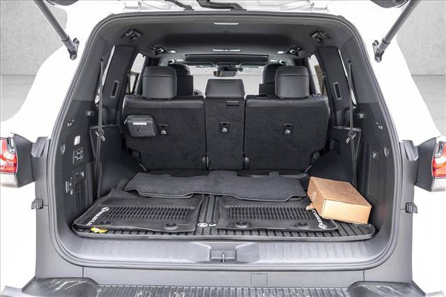 Used 2024 Lexus LX 600 4WD w/ Luxury Package image 25