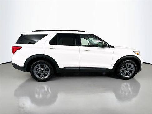 Used 2022 Ford Explorer XLT w/ Equipment Group 202A image 9