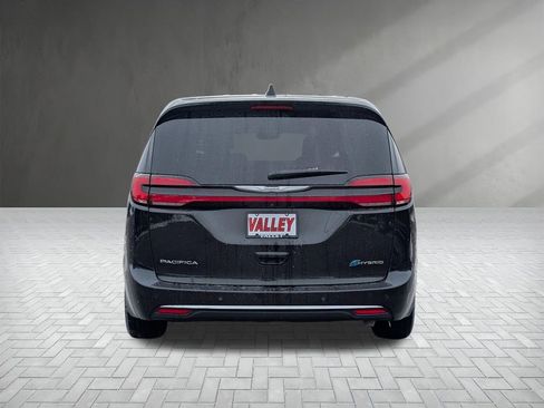 Used 2023 Chrysler Pacifica Limited image 9