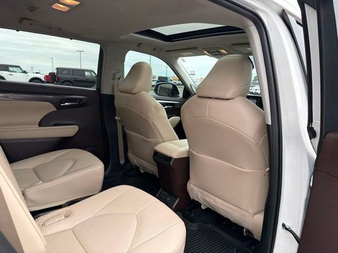 Used 2022 Toyota Highlander Limited AWD/4WD image 20