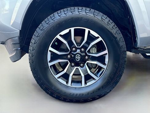 Used 2020 Toyota Tacoma TRD Sport w/ Technology Package AWD/4WD image 29