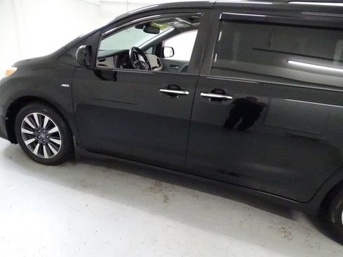 Used 2020 Toyota Sienna XLE Premium AWD/4WD image 17