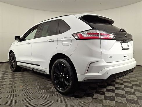 Used 2022 Ford Edge SE w/ Black Appearance Package image 8