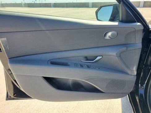 Used 2026 Hyundai Elantra SE FWD image 12