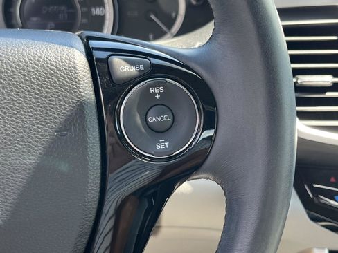 Used 2017 Honda Accord EX-L image 9