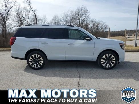 Certified 2025 Ford Expedition Platinum w/ Driver's Package image 3
