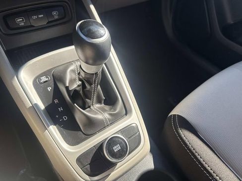 Used 2024 Hyundai Venue SEL image 27