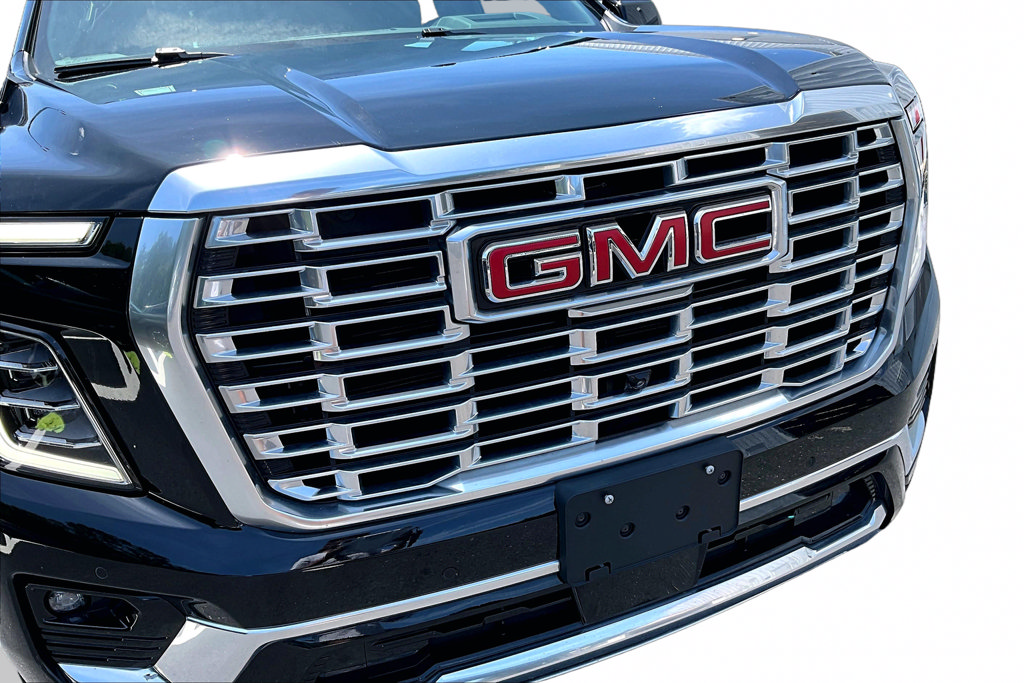 Used 2026 GMC Yukon Denali AWD/4WD image 32