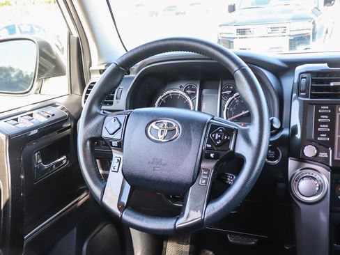 Certified 2022 Toyota 4Runner TRD Off-Road Premium AWD/4WD image 18
