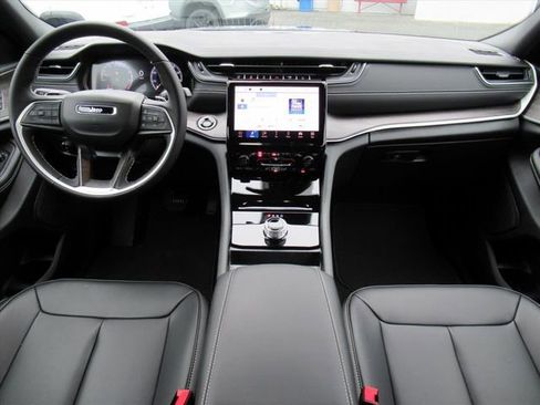 New 2025 Jeep Grand Cherokee L Limited w/ Black Appearance Package image 12