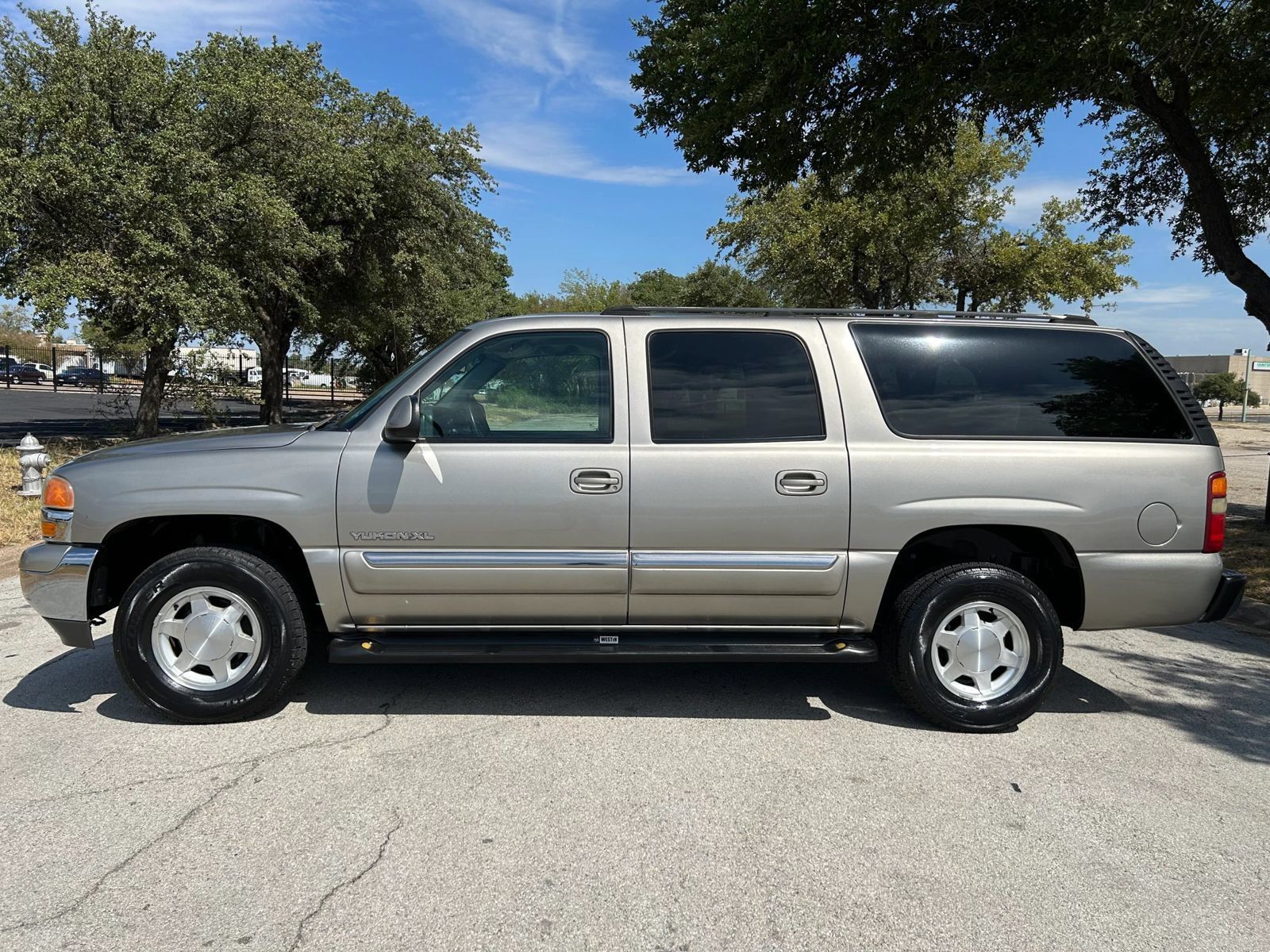 Used 2003 GMC Yukon XL SLE RWD image 4