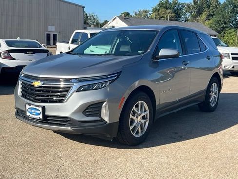 Used 2024 Chevrolet Equinox LT FWD image 2