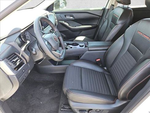 Certified 2025 Nissan Rogue SV AWD/4WD image 10