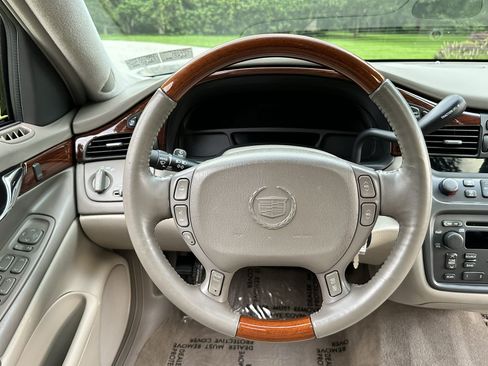 Used 2005 Cadillac De Ville w/ Limited Edition Package FWD image 21