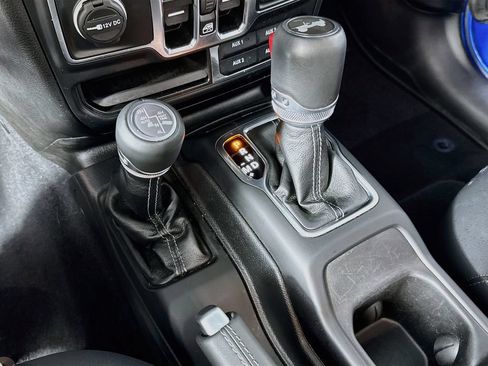 Used 2024 Jeep Wrangler Unlimited Sahara AWD/4WD image 20
