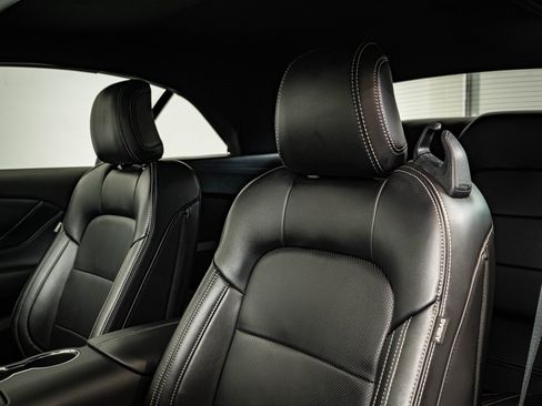 Used 2025 Ford Mustang Premium image 22