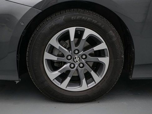 Used 2019 Toyota Prius Limited w/ Premium Convenience Package image 10