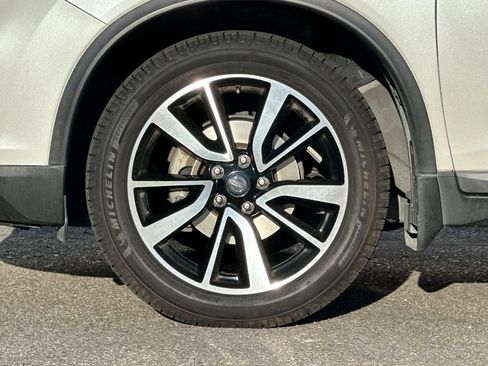 Used 2020 Nissan Rogue SL FWD image 31